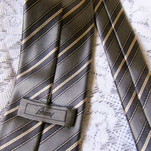 BRIONI Tie 3.2" x 60" Silver Diagonal Striped Silk Tie,made in Italy - Picture 5 of 5